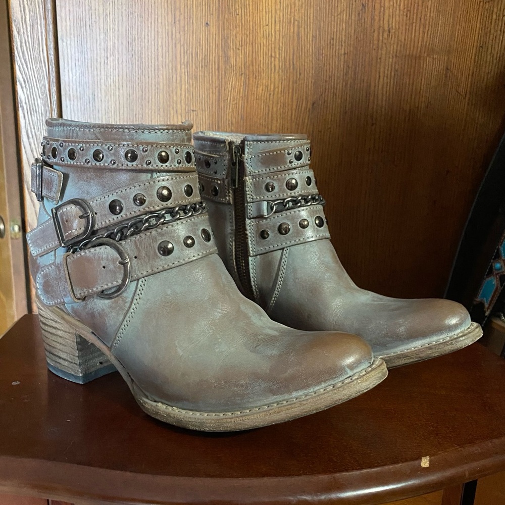 Freebird Stone Sandra Size 7.
